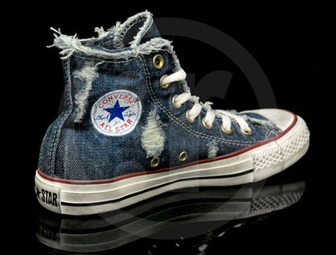 Denim converse! ✰ Converse Outfits, Dirty Converse, Tas Denim, Converse Chucks, Denim Converse, Style Converse, Blue Converse, All Stars Converse, Outfits With Converse