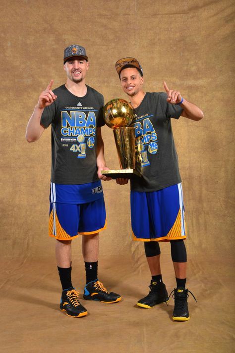Thompson & Curry Thompson Warriors, Splash Brothers, Photograph Video, Basketball Posters, Sports Coach, Follow Back, Steph Curry, Klay Thompson, American Sports