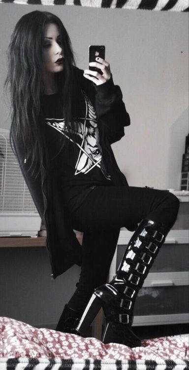 #GothicFashion #GothicOutfit Dark Academia Aesthetic Outfit Men, Academia Aesthetic Outfit Men, Style Emo, Dark Academia Aesthetic Outfit, Black Metal Girl, Goth Outfit, Goth Look, Estilo Rock