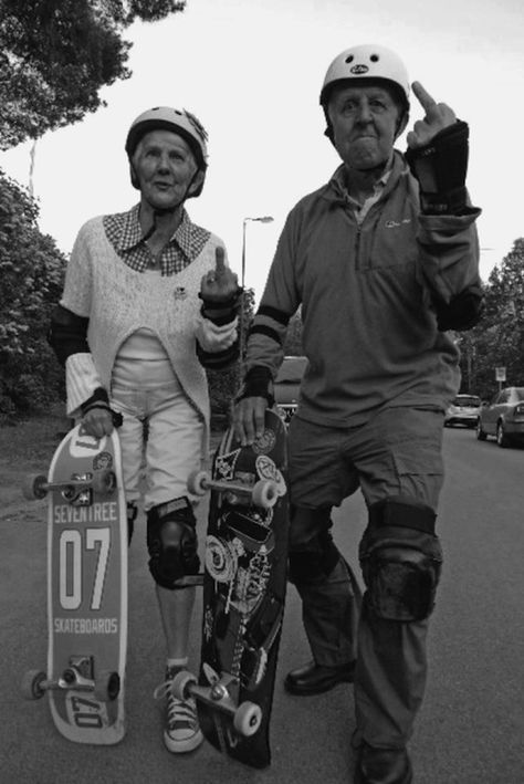 Old People staying young and sticking it to the man!!! Kendo, Heart Photos, Burton Snowboards, Skateboarder, Kitesurfing, Stay Young, Skateboard Art, Senior Citizen, Young At Heart