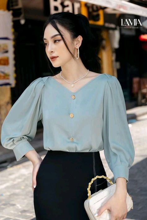 Women Blouses Fashion Classy, Women Blouses Fashion Casual, Áo Blu, Classy Blouses, Blouse Casual Fashion, Stylish Tops For Women, Ladies Tops Blouses, Myanmar Dress Design, Pakaian Feminin