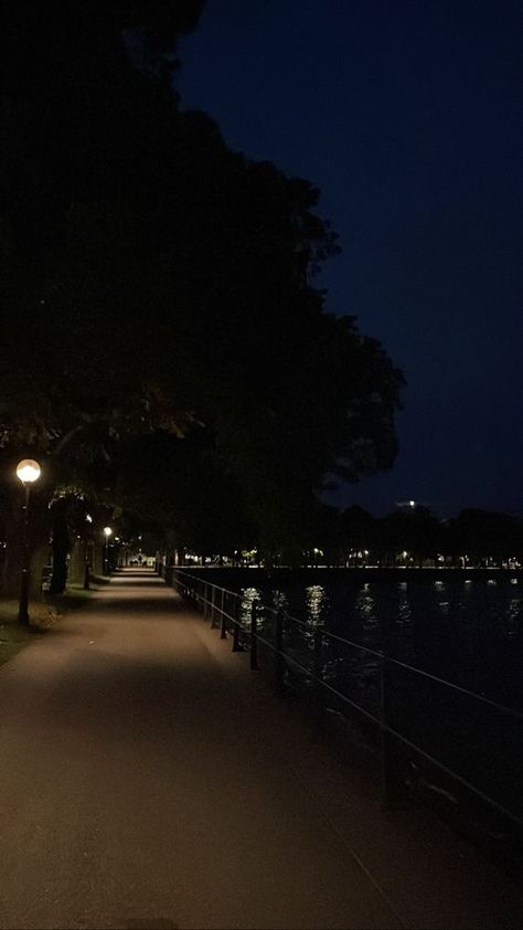 Night Walking Aesthetic, Night Street Photography, Street Walking, Night Landscape Photography, Photography Dark, Night Street, Night Background, Night Pictures, Second Wife