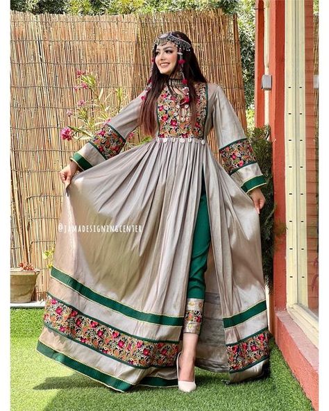 Chiffon Frocks, Desi Fashion Casual, Stylish Short Dresses, Pakistani Fancy Dresses, Afghan Clothes, Fashion Top Outfits, Frocks Designs, Dress Design Patterns, Afghan Dresses