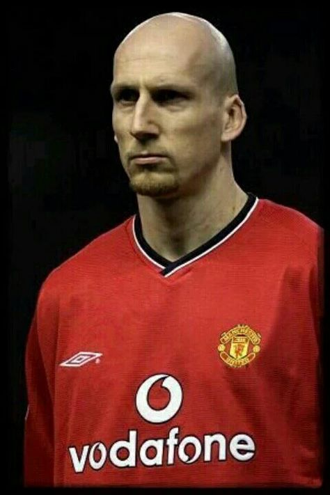 Jaap Stam of Man Utd in 2000. Jaap Stam, Manchester United Images, Sharon Jones, Manchester United Team, Manchester United Legends, Manchester United Players, Manchester United Soccer, Cristiano Ronaldo Lionel Messi, Being Healthy