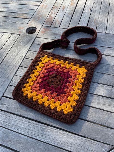 Granny Square Tote, Easy Crochet Hat, Crochet Classes, Crochet Beanie Pattern, Crochet Fall, Crochet Fashion Patterns, Fun Crochet Projects, Halloween Crochet, Granny Square Crochet Pattern