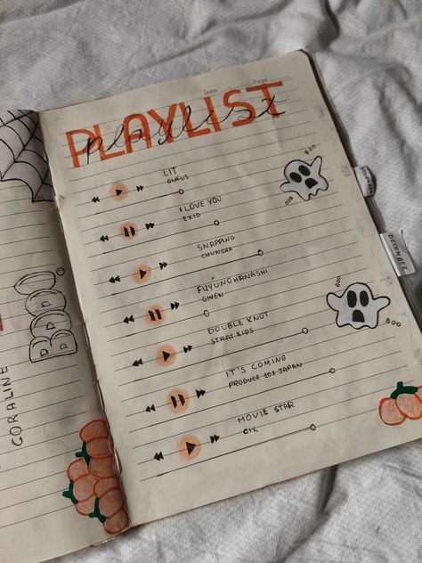 October Journal Aesthetic, Halloween Journal Ideas Aesthetic, Things To Draw In Your Sketchbook Halloween, Halloween Bujo Ideas, October Bulletin Journal Ideas, October Journal Ideas Aesthetic, Halloween Notebook Ideas, Spooky Journal Ideas, October Drawing Ideas