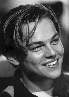 beautiful boy Croquis, Leonardo Dicaprio 90s Portrait, Drawing Leonardo Dicaprio, Leonardo Dicaprio Sketch, Leonardo Dicaprio Portrait, Leonardo Dicaprio Drawing, Leonardo Dicaprio Romeo, Leo Decaprio, Titanic Photos