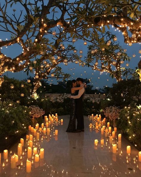 Wedding Spots Places To Get Married, Black Tie Country Wedding, Dinner Party Wedding Intimate, Vintage Wedding Reception Ideas, 50 Person Wedding, Thrifty Wedding, خواتم خطوبة, Twilight Wedding, Lights Wedding