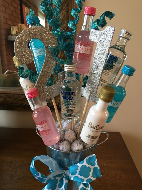 21st Birthday Shots, 21st Birthday Bouquet, 21st Birthday Cake Drunk Barbie, 21st Birthday Gift Baskets, Diy 21st Birthday Gifts, Alcohol Bouquet, Birthday Alcohol, Liquor Bouquet, 21st Birthday Diy