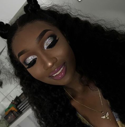 Make Up Ideas For Prom, Sweet 16 Makeup, Flawless Face Makeup, Birthday Makeup Looks, Face Beat Makeup, Glitter Makeup Looks, Make Up Ideas, Makeup For Black Skin, Face Beat