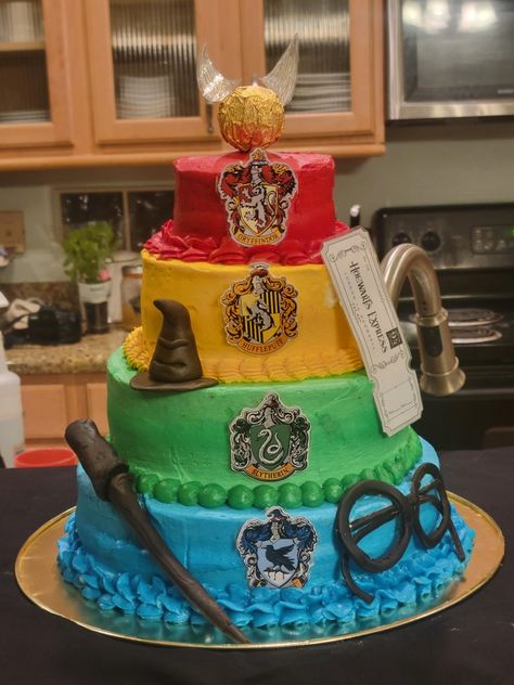 Harry Potter Tiered cake Harry Potter Tiered Cake, Harry Potter Birthday Cake, Harry Potter Food, Harry Potter Cosplay, Tiered Cake, Cake Layers, Harry Potter Cake, Harry Potter Decor, Harry Potter Birthday