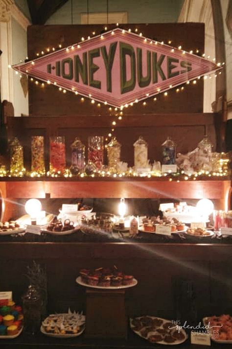 Hogwarts Dinner Party, Hogwarts Party Aesthetic, Ron Aesthetic, Harry Potter Bridal Shower, Hogwarts Party, Harry Potter Christmas Decorations, Harry Potter Halloween Party, Cumpleaños Harry Potter, Harry Potter Wedding Theme