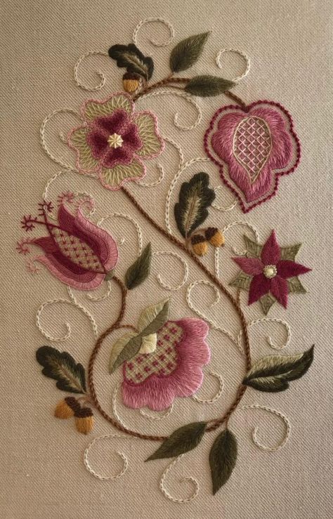 Images By Elena On All To Be Sorted E11 Bordado Jacobean, Jacobean Embroidery, Crewel Embroidery Patterns, Crewel Embroidery Kits, Hand Embroidery Patterns Flowers, Floral Embroidery Patterns, Pola Sulam, Hand Embroidery Flowers, 자수 디자인