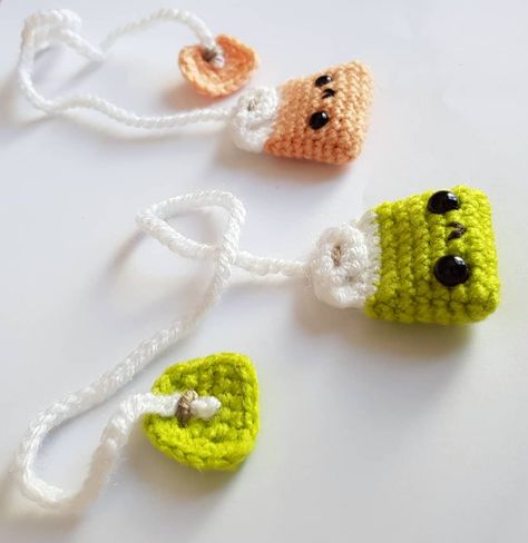 Amigurumi Patterns, Teabag Crochet Bookmark, Funny Crochet Bookmarks, Crochet Teabag Bookmark, Crochet Teabag, Crochet Tea Bag, Teabag Bookmark, Bookmark Crochet Tutorial, Easy Crochet Bookmarks