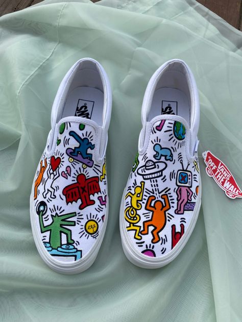 custom hand painted keith haring vans made by PassionTracks White Vans Custom Ideas, Keith Haring Shoes, Paint Sneakers Diy, Painting On Shoes Ideas, White Shoes Painting Ideas, White Vans Painted Shoes Ideas, Painted Vans Diy, Hand Painted Shoes Ideas, Shoes Painting Ideas