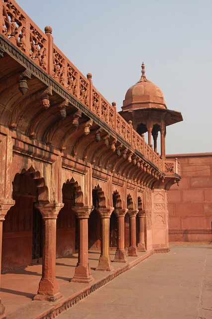 India Architecture - Red Rajasthan Stone Carving - India. #Hinduism #Indian #architecture #design Rajasthani Elevation, Muslim Culture, India Architecture, Agra Fort, Arsitektur Masjid, Mughal Architecture, Ancient Indian Architecture, Amazing India, Red Fort