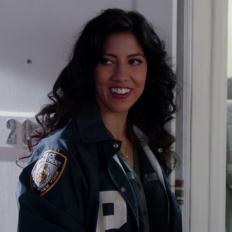 Tumblr, Rosa Diaz Icon, Brooklyn Nine Nine Rosa, Icon Rosa, Brooklyn Nine Nine Funny, Gina Linetti, Rosa Diaz, Stephanie Beatriz, Andy Samberg