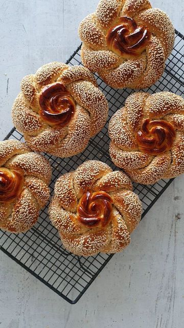 Challah Bread Recipes, House Farmhouse, Braided Bread, Bread Shaping, Bread Art, Brioche Bread, Best Bread Recipe, Challah Bread, Easter Baking