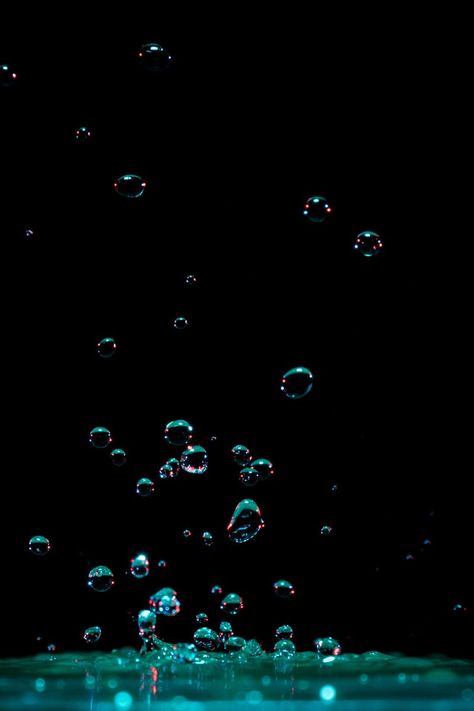 Close-up of Water Splashing Against Black Background Black Background Images Wallpapers, Black Light Background Images, Water Black Background, Black Background Images For Editing, Call Background, Amoled Wallpaper, Water Splashing, Amoled Wallpapers, Desktop Background Pictures