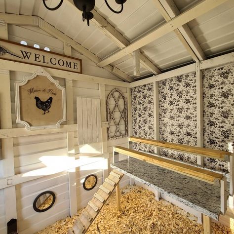 Chicken Coop Ideas Design, Shed Made Into Chicken Coop, Chicken Coop Beautiful, Diy Chicken Coop Interior, Set Up Chicken Coop, Decor For Chicken Coop, Hen House Interior, Chicken Coop Designs Walk In, Chicken House Decorating Ideas