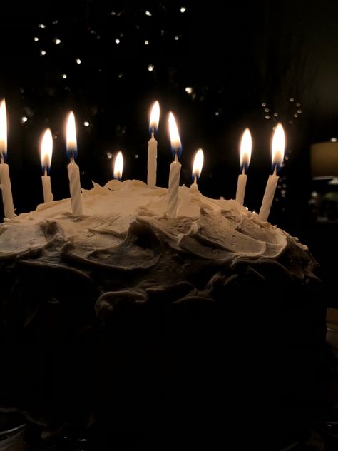 Birthday Cake Aesthetic With Candle, Aesthetic Cake Photos, Birthday Grunge Aesthetic, Big Birthday Cake Aesthetic, Birthday Cake Asthetic Picture, Cake With Candles Aesthetic, Birthday Aethstetic, Candles Birthday Aesthetic, Happy Birthday Aesthetic Photos