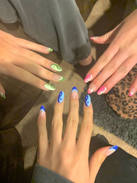 yin yang trio acrylics Trio Matching Nail Designs, Yin And Yang Nails Acrylic, Nail Designs Matching Bff, Trio Nails Ideas, Nails That Will Match Everything, Coordinating Nails For Friends, Matching Best Friend Nails Summer, Nails For Two Friends, Trio Nail Ideas