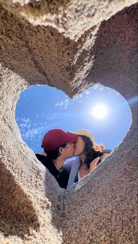 15 Best Romantic Beach Couple Poses 2024 | Beach Pictures Inspo Couples Beach Photoshoot Aesthetic, Heart Beach Pictures, Beach Aesthetic Photos Couple, Beach Pose Couple, Photo Couple Plage, Beach Boyfriend Pictures, Heart Sand Picture, Couple Poses For Beach, Couple Pics On Beach