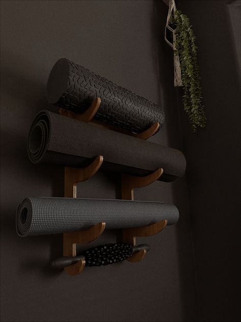 Yoga Mat Hanger Diy, Yoga Mat Organizer, Diy Yoga Mat Holder Wall, Yoga Mat Wall Storage, Yoga Mat Storage Ideas, Diy Yoga Mat Holder, Diy Wall Hooks, Yoga Mat Rack, Yoga Storage