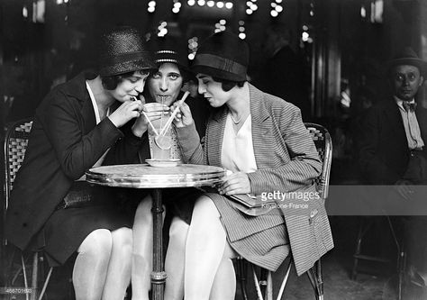 Young women having a drink in a cafe during the heat wave in July 1 1929 in Paris, France. Gustave Eiffel, Paris 1920s, 1920s France, Paris 1920, 1920s Aesthetic, The Broad Museum, Montmartre Paris, Parisian Life, Old Paris