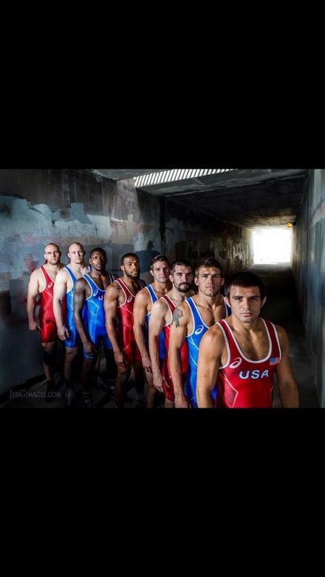 2014 USA Men's World Freestyle Wrestling Team Yearbook Picture Ideas, Wrestling Photography, Indoor Senior Pictures, Wrestling Senior Pictures, Girls Wrestling, Sports Poses, Usa Wrestling, Wrestling Photos, College Wrestling