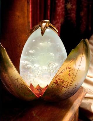 Golden egg - Harry Potter and The Goblet of Fire. The second task is my favorite. Harry Potter Wiki, Wallpaper Harry Potter, Tapeta Harry Potter, Gryffindor Aesthetic, Harry Potter Wall, Buku Harry Potter, The Goblet Of Fire, Yer A Wizard Harry, Images Harry Potter