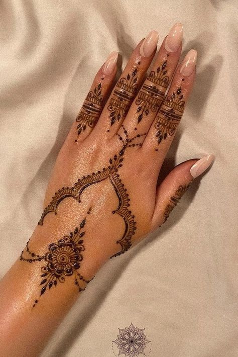 Balayage, Simple Indian Henna Designs, Henna Designs Indian, Pink Henna, Arab Henna, Tattoo Designs Henna, Henna Tattoo Design, Indian Henna Designs, Henne Tattoo