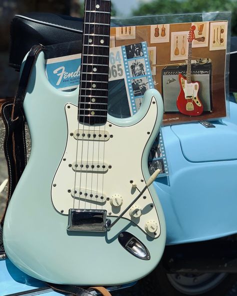 Electric Guitar Design, Guitar Obsession, Cool Electric Guitars, Rock Guitar, Blues Guitar, Beautiful Guitars, Vintage Electric Guitars, Music Aesthetic, Fender Stratocaster