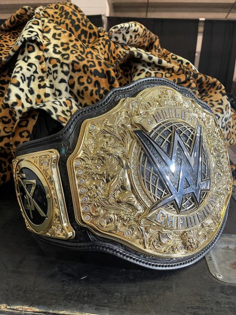 𝕲𝖊𝖔𝖋𝖋 💯 on Twitter: "This closeups of the the championship, it looks gorgeous 😍🏆 https://t.co/DUjbiYEHo4" / Twitter Wwe World Heavyweight Championship, Wwe Championship Belts, Wwe Seth Rollins, Championship Belt, Sports Belt, Seth Freakin Rollins, World Heavyweight Championship, Wwe World, Wrestling Superstars
