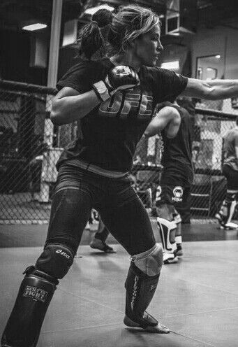 Miesha Tate MMA FIGHTER Fighting Aesthetic, Female Mma, Female Mma Fighters, Olympic Boxing, Rose Namajunas, Miesha Tate, Mma Girls, Amanda Nunes, Boxe Thai