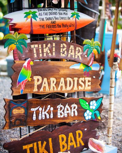 Tikki Bar, Decoration Surf, Deco Surf, Tiki Signs, Tiki Bar Signs, Hawaiian Party Decorations, Tiki Bar Decor, Tiki Decor, Fiesta Tropical