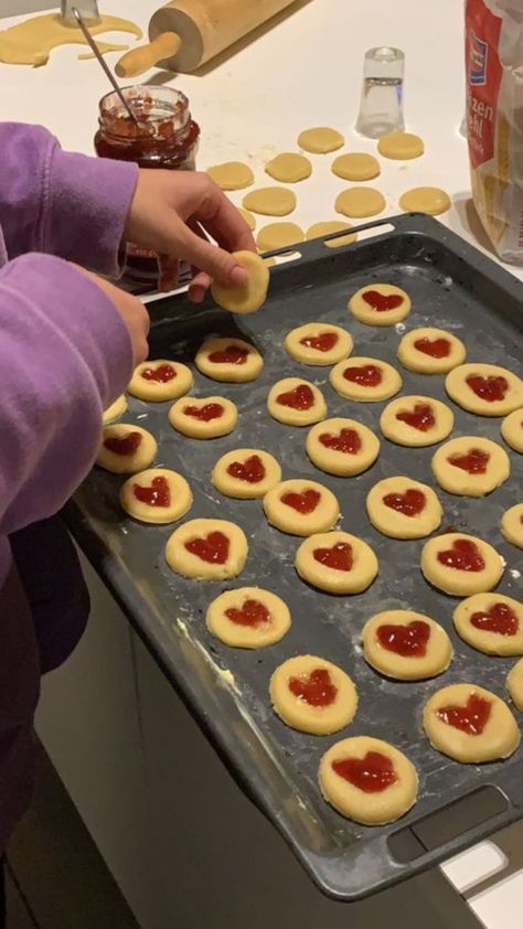 #vday #baking Vday Baking, Ginny Weasley Aesthetic, George Weasley Aesthetic, Harry Potter Ginny Weasley, Weasley Aesthetic, Weasley Harry Potter, Harry Potter Friends, Harry Potter Girl, Gryffindor Aesthetic