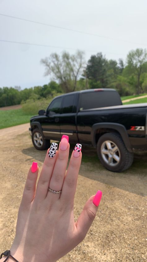 Country Themed Acrylic Nails, Country Concert Gel Nails, Cow Print Nails With Initial, Southern Acrylic Nails, Cute Western Short Nails, Neon Pink Western Nails, Western Coffin Acrylic Nails, Simple Nail Ideas Western, Acrylic Nails Country Designs