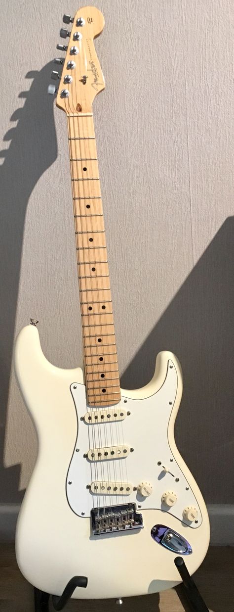 My American Standard in Olympic white ❤️ Cream Electric Guitar, White Stratocaster Aesthetic, Olympic White Stratocaster, Fender Stratocaster Wallpaper, White Guitar Aesthetic, Fender Stratocaster Blue, Fender Stratocaster Red, White Stratocaster, Fender Stratocaster White