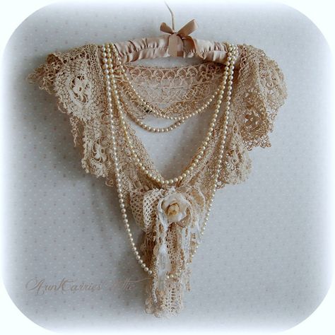 Vintage Lace Vintage Lace Necklace, Old Accessories, Layered Pearls, Scarf Lace, Victorian Collar, Collar Scarf, Lace Made, Lace Crafts, Necklace Collar