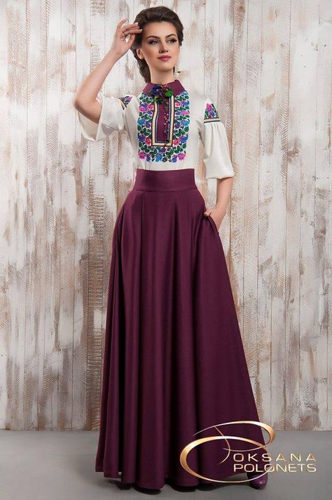 Algo así con Bordado mexicano Outfit Mexicano, Outfits Mexicanos, Mexican Fashion, Elegante Casual, Mexican Dresses, Stil Vintage, Embroidery Fashion, Mode Hijab, Indian Designer Wear