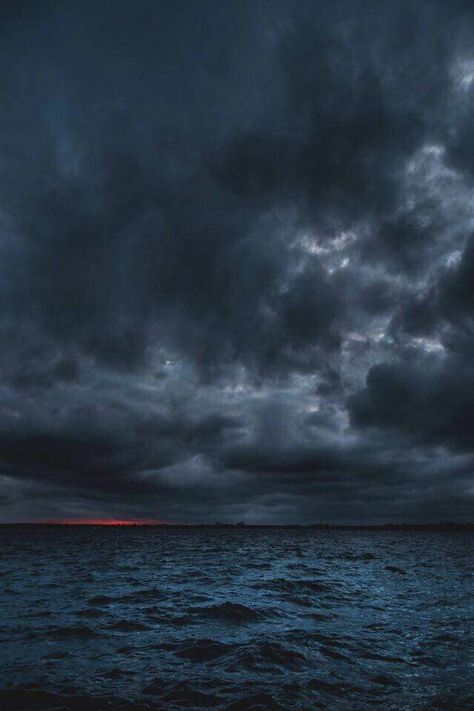 Ocean Waves, Dark & Stormy, Image Nature, Dark Clouds, Stormy Sea, Dark Skies, Dark Photography, Blue Lagoon, Sky Aesthetic