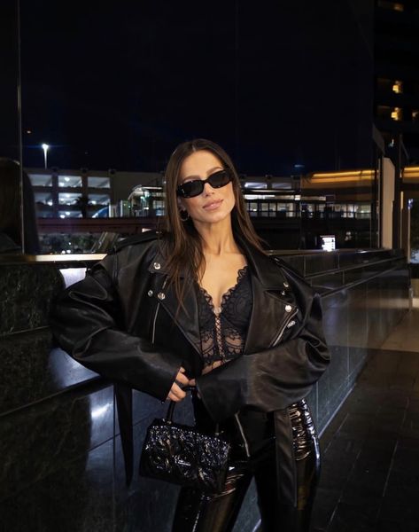 All black, leather, chain quilting and lace. The edgy rocker girl chic outfit of our dreams. Edgy Biker Outfit, Biker Chick Outfit, Stargirl Aesthetic, Bar Outfit, Rocker Chick, Rocker Girl, Rock N Roll Style, Biker Outfit, Girl Accessories