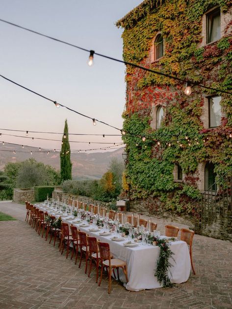 Dinner Outside, Italian Wedding Themes, Italian Wedding Venues, Destination Wedding Italy, Umbria Italy, Dream Wedding Venues, Tuscan Wedding, European Wedding, Destination Wedding Locations