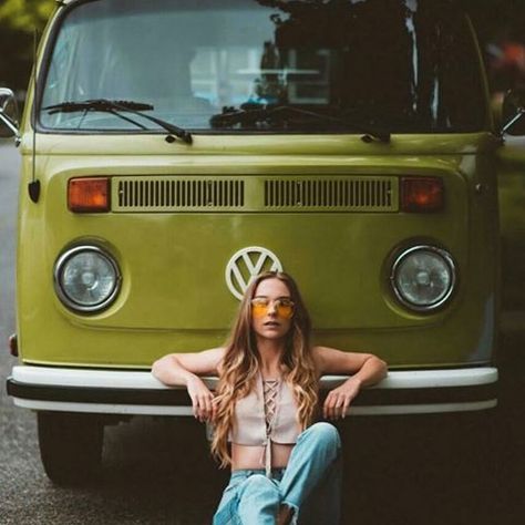 Hippy Movement (@hippymovement) • Instagram photos and videos Nature, Vw Bus Photography, Retro Grunge Aesthetic, Vw Bus Photo, Vw Kombi Van, Volkswagen Minibus, Bus Girl, Hippie Bus, Sunset Beautiful