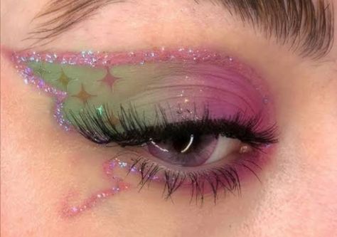 Elf Make Up, Fairy Wings Eye Makeup, Portals Tour Makeup Ideas, Green And Pink Fairycore Outfit, Fairy Makeup For Hooded Eyes, Fairy Makeup Inspiration, Green Purple Makeup Looks, Portals Makeup Look, Summer Fairy Makeup