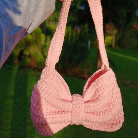☺️🎀🩷 Crochet bow bag by @diywith_e.l.sie #ootd #bowbag #crochetbowbag Instagram, Crochet, Crochet Bow Bag, Crotchet Bags, Crochet Bow, Crochet Bows, Bow Bag, Ootd, On Instagram