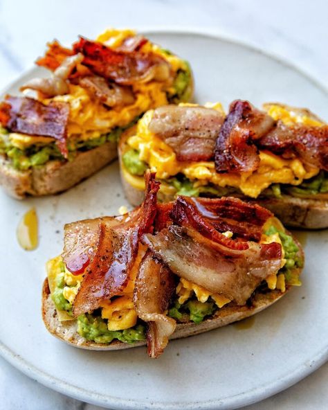 Chapati, Scrambled Eggs, Hot Honey Recipe, Sourdough Toast, Avocado Bacon, Hot Honey, Läcker Mat, Breakfast Brunch Recipes, Healty Food