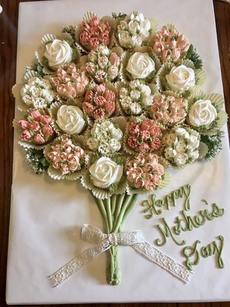 Spring Flowers Birthday Party Ideas, 97th Birthday Cake Ideas, Bouquet Flower Cupcakes, Cupcakes Decoration Russian Tips, Flower Cupcake Cakes Bouquet, Cupcakes Flowers Bouquet, Cute Ways To Decorate Cupcakes, Russian Tips Piping Cakes, Floral Cupcake Cake