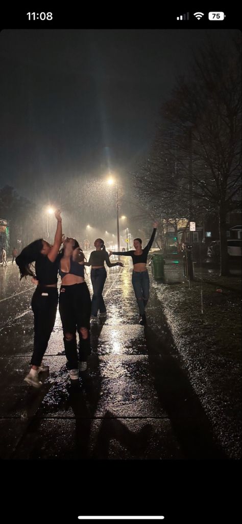 New York Dance, Indoor Plant Styling, Friends Hanging Out, Rainy Day Aesthetic, Plant Styling, Running In The Rain, I Love Rain, Summer Challenge, Rain Days